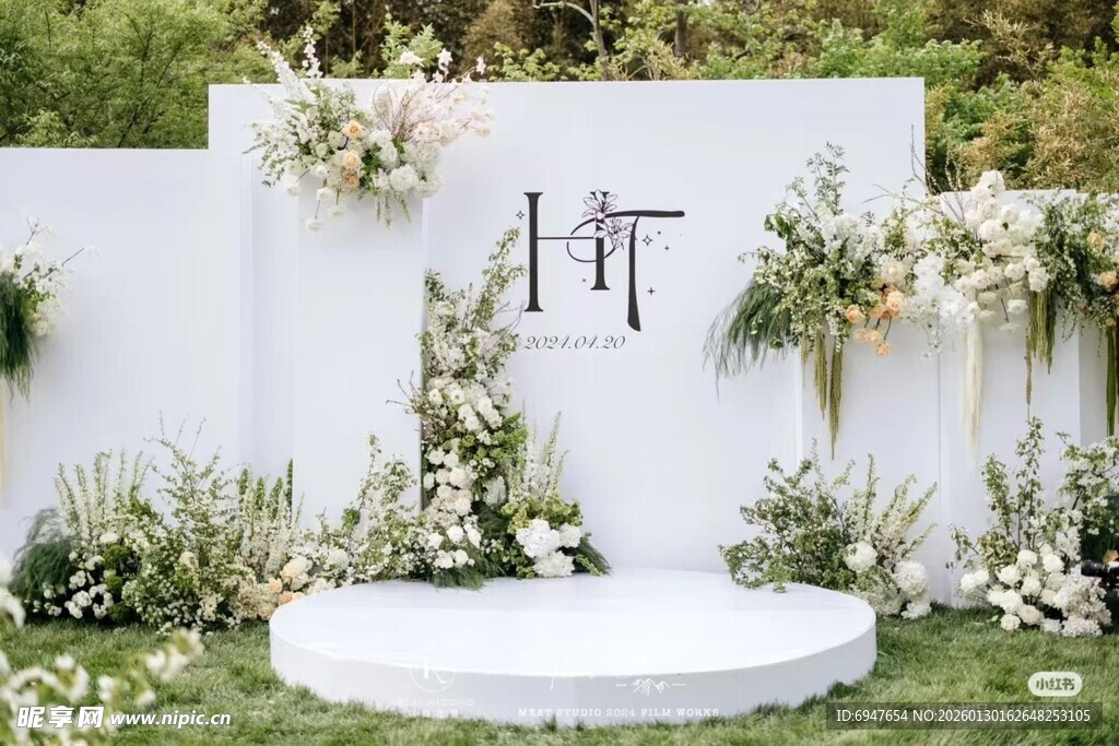 白色清新户外婚礼布置