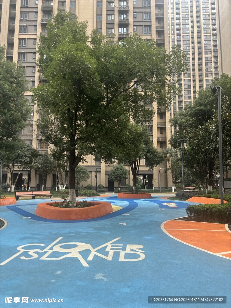 城市中的篮球主题休闲场地