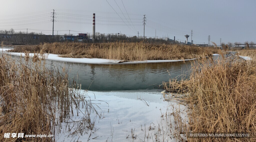 冬日河畔雪景