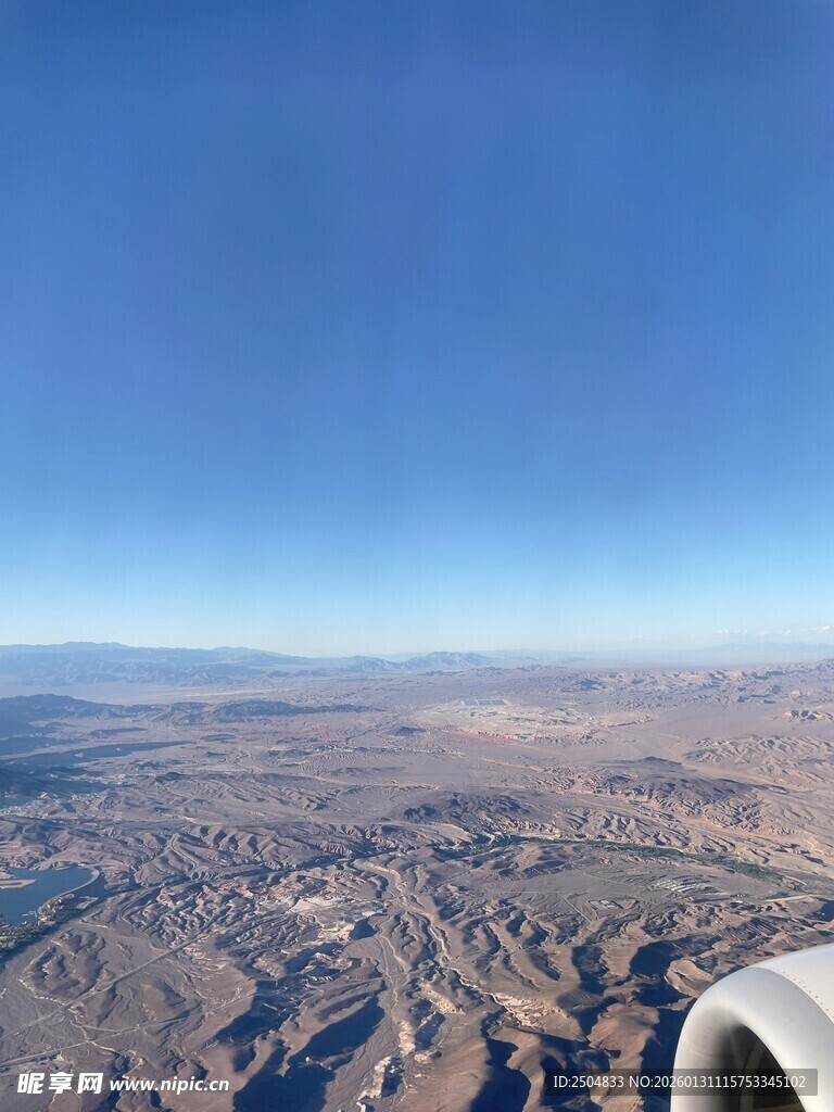 高空俯瞰广袤大地景观