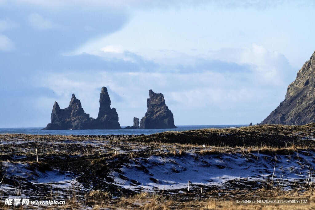 冰岛海岸独特岩石景观