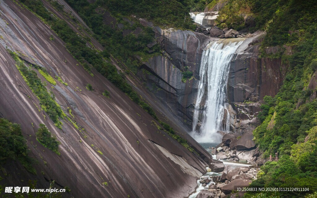山间飞瀑 自然美景