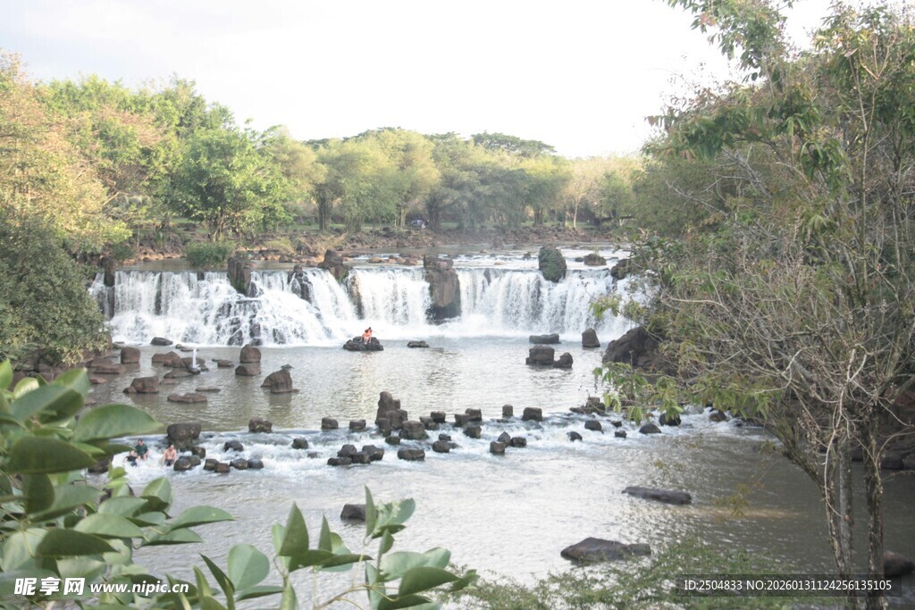 壮观自然瀑布景观