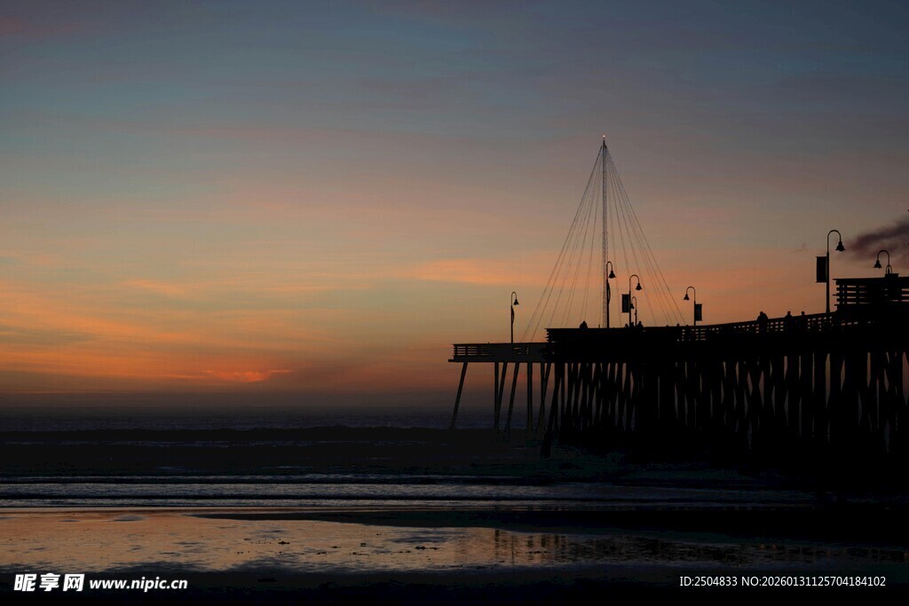 海边码头的绝美黄昏景色