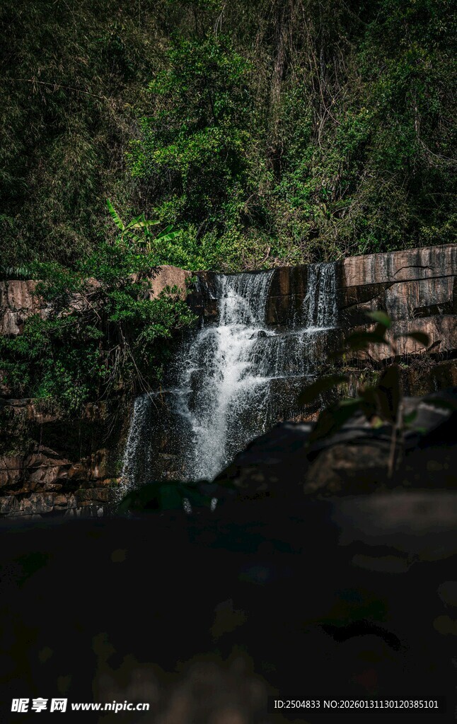 山间瀑布 自然清幽之景