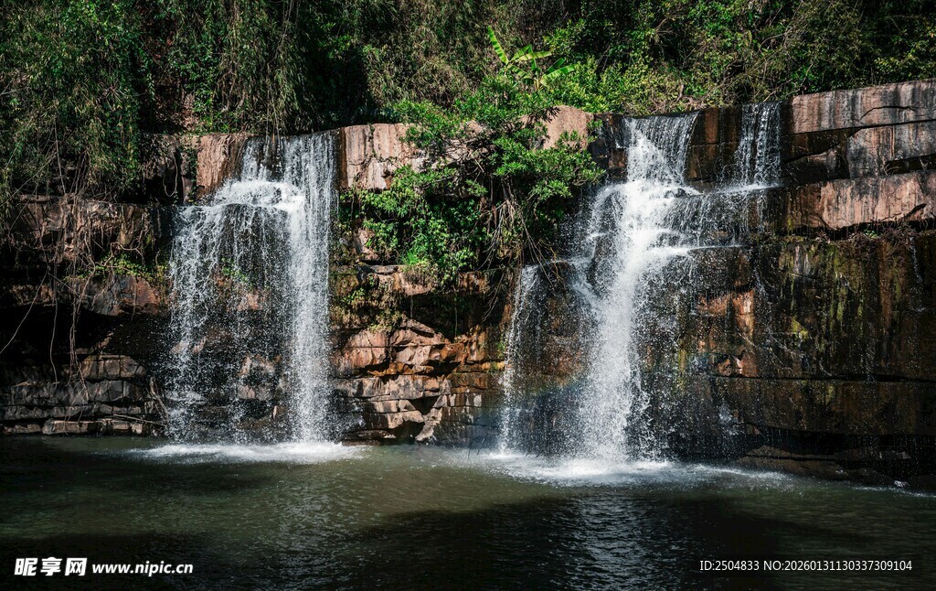 山间瀑布 自然清新之景