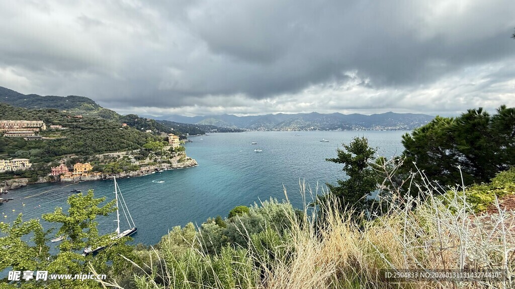 山海相依的美丽自然景观