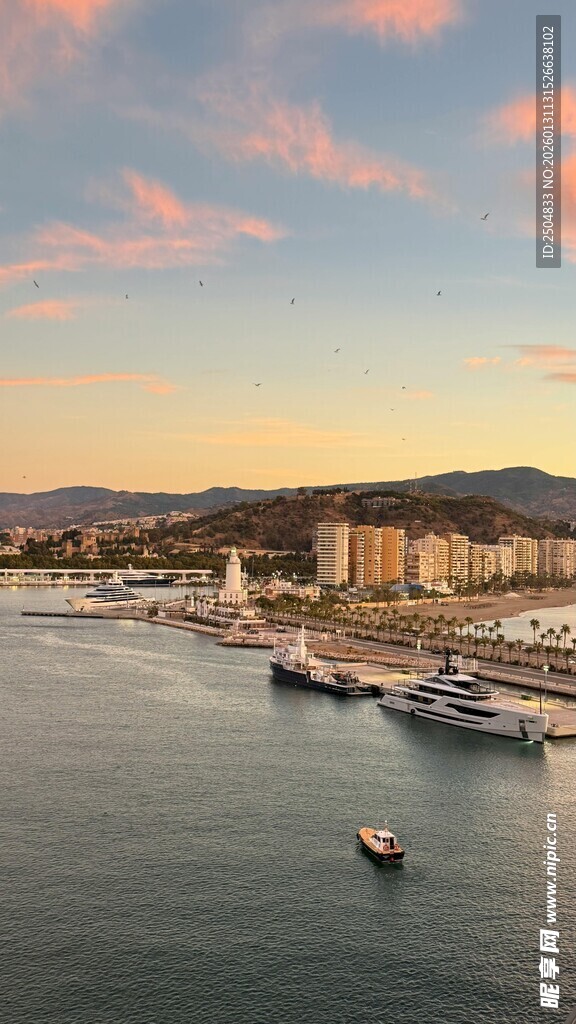 海滨港口美丽黄昏景象