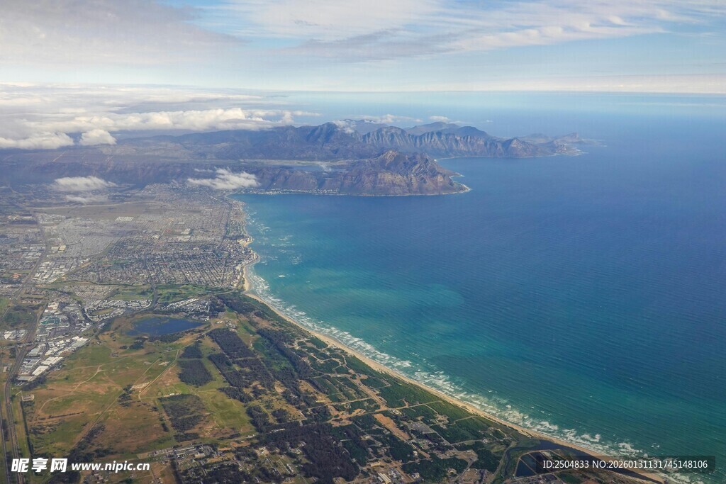 海岸城市鸟瞰美景