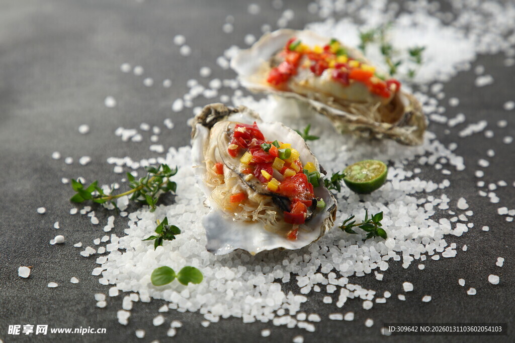 精致海鲜料理摆盘展示