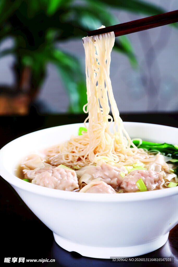 美味鲜虾肉丸汤面