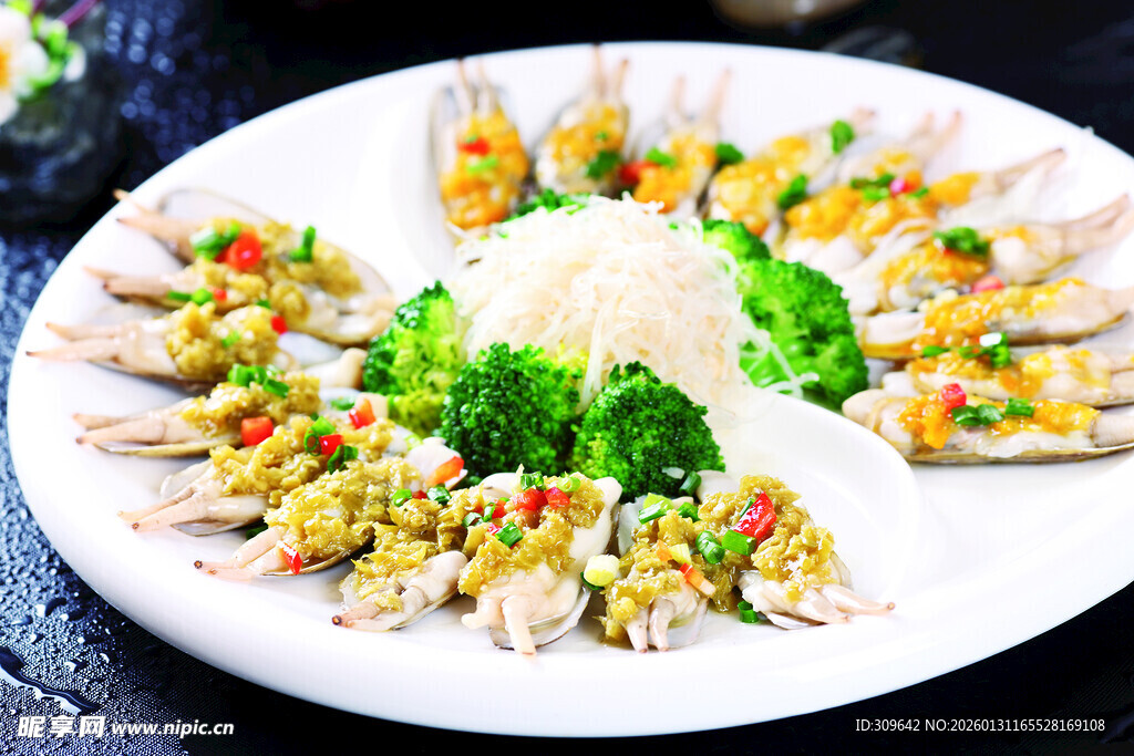 蒜蓉粉丝蒸扇贝美食拼盘