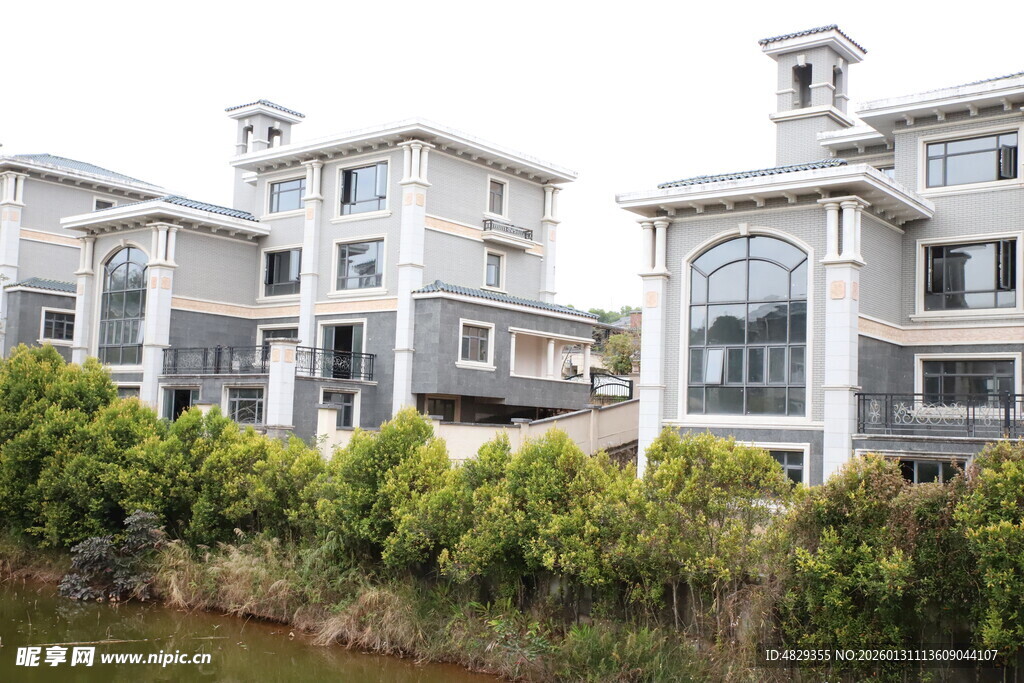 豪华别墅群 尽显优雅格调