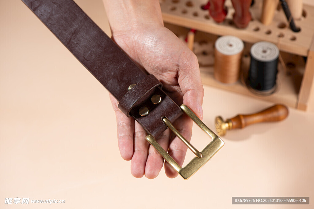 手工制作的复古皮带