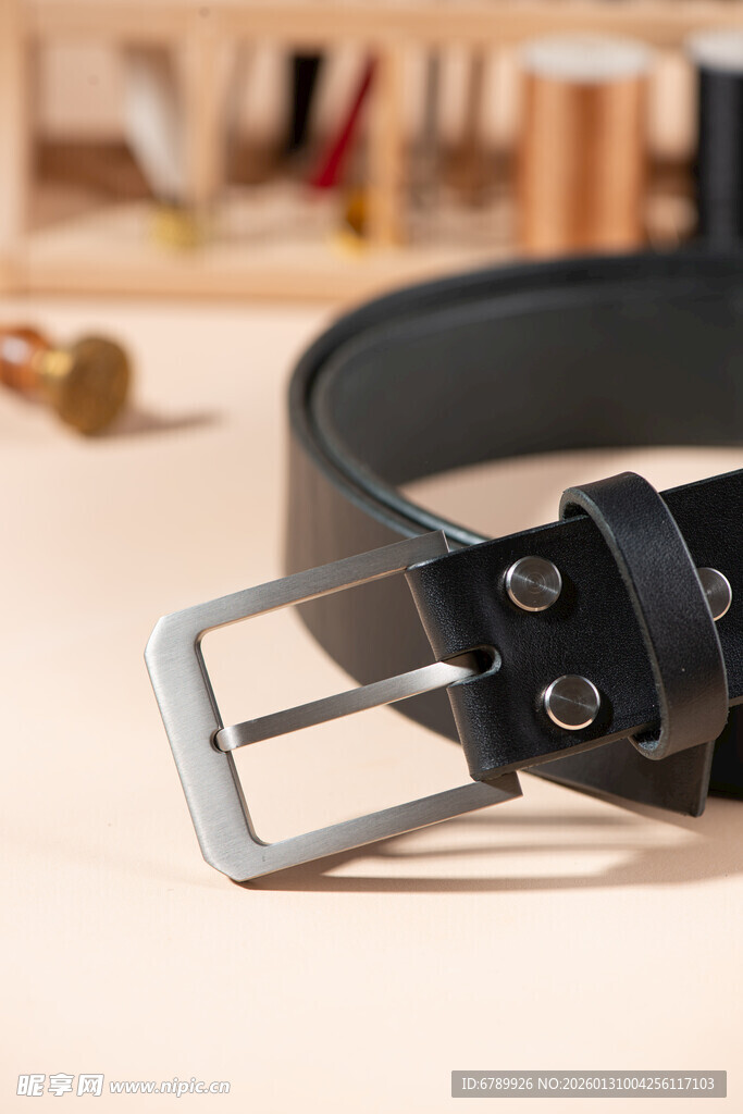 简约黑色皮带展示