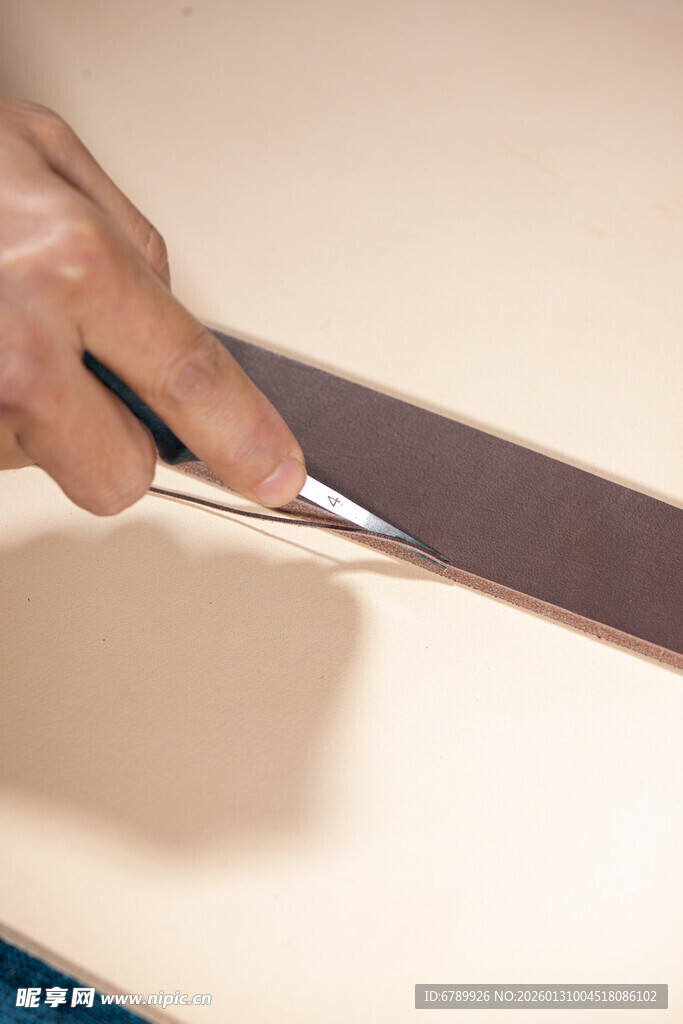 手工皮带边修边