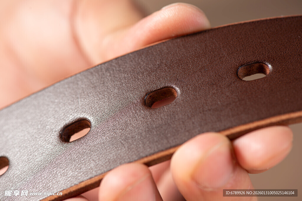 手工棕色皮带细节展示