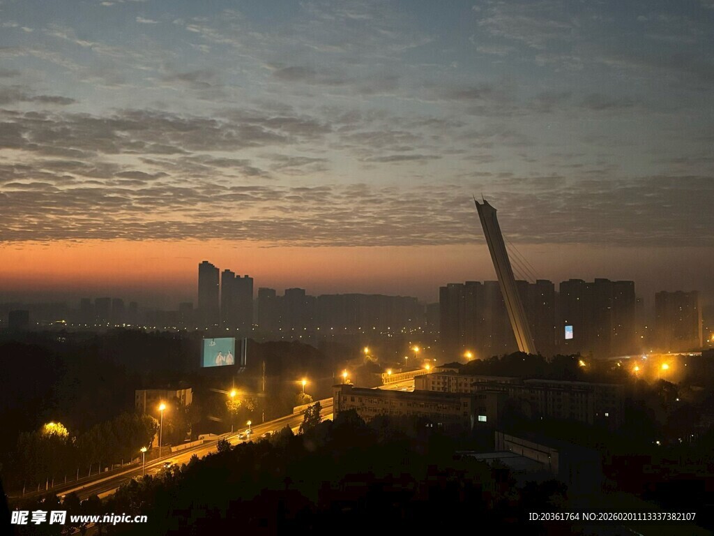 城市黄昏夜景俯瞰