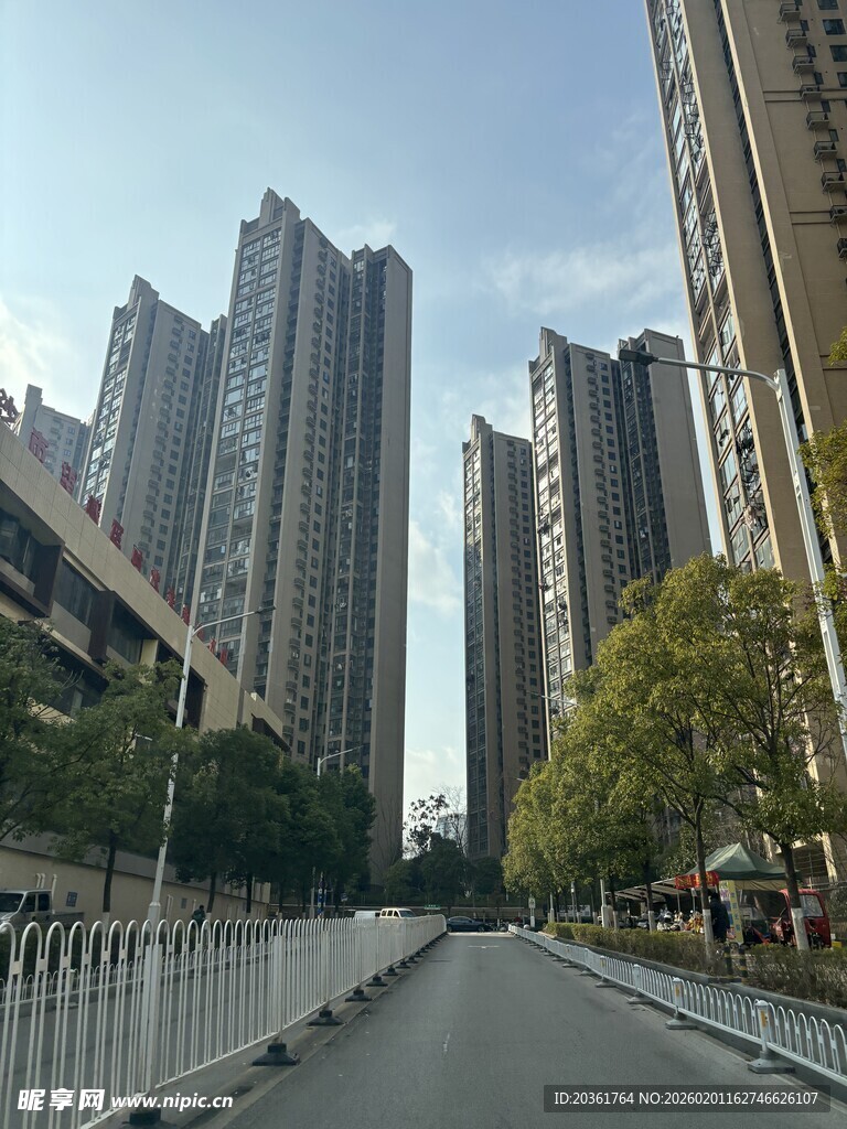 城市中林立的现代化高楼