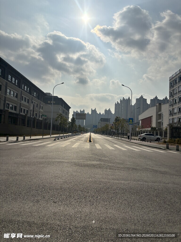 空旷城市街道