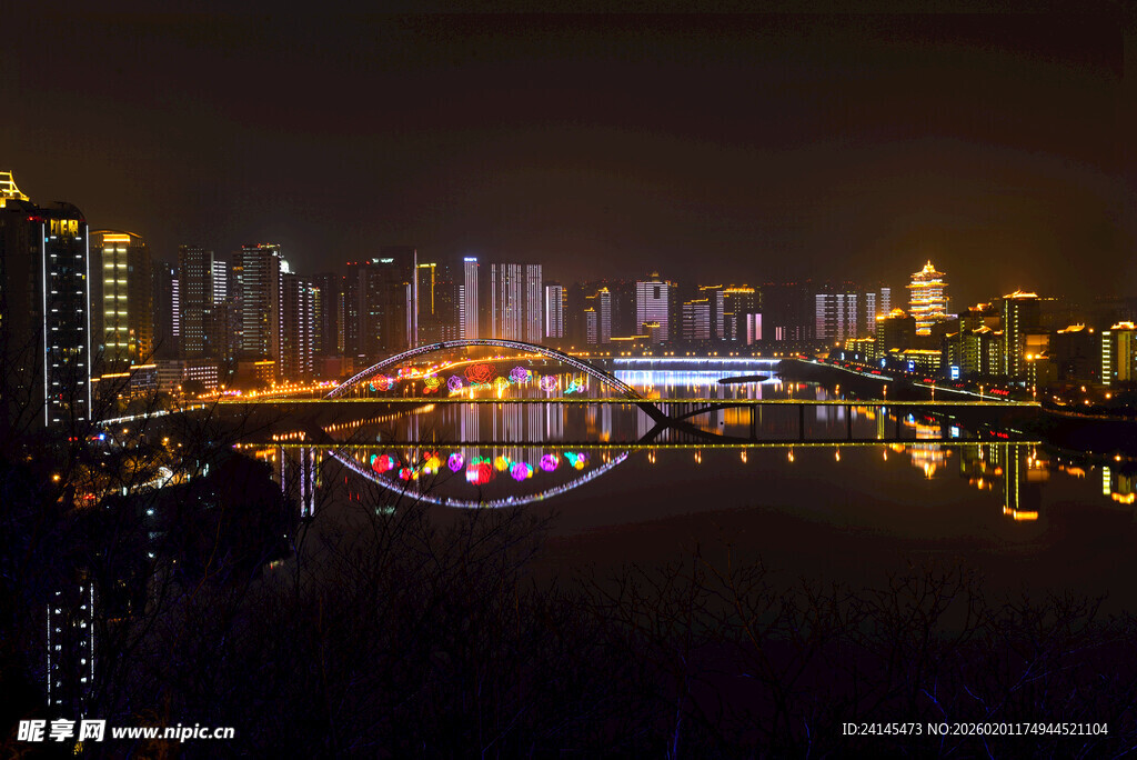 城市璀璨夜景俯瞰图