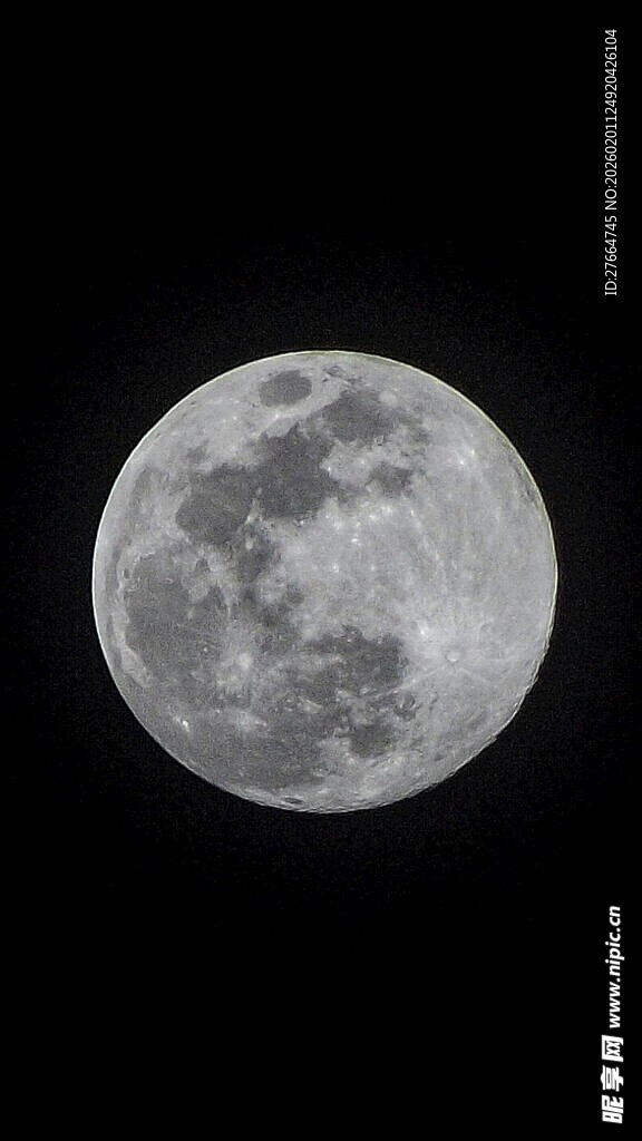 夜空中的皎洁满月