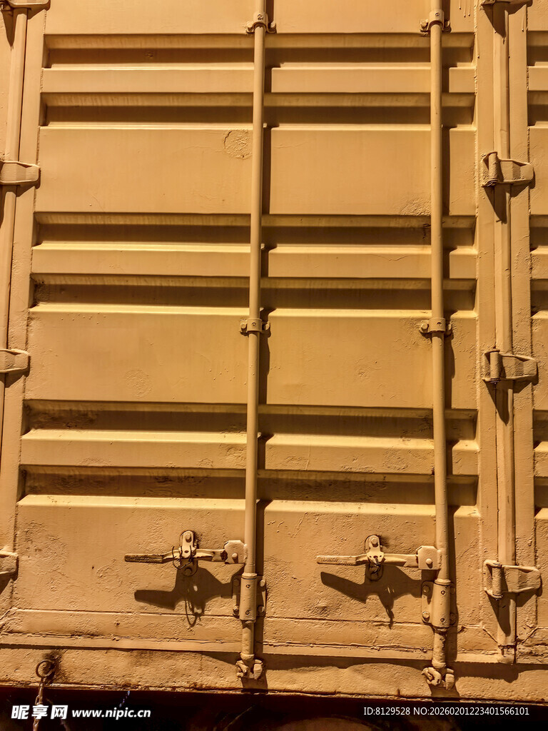 老旧金属货运车厢局部