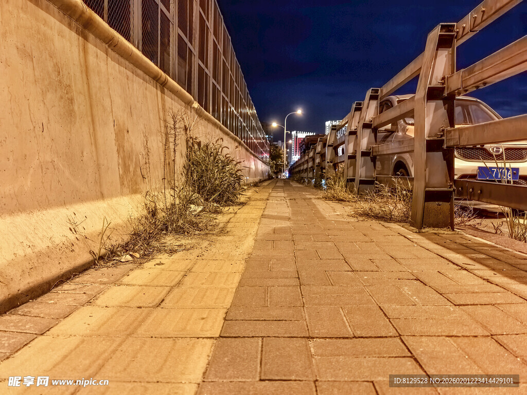 夜晚的宁静小巷