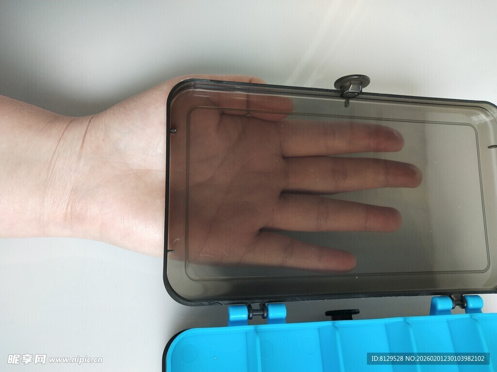 手托透明手机壳