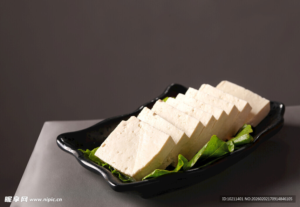 精致摆盘的豆腐