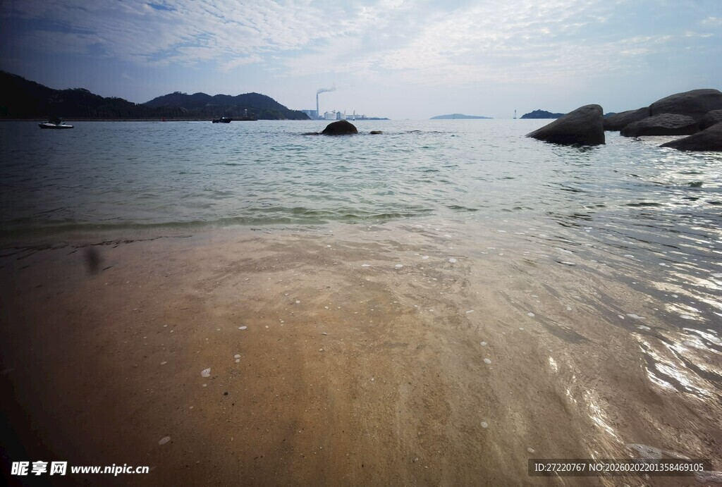 海边沙滩 水波轻漾的美景