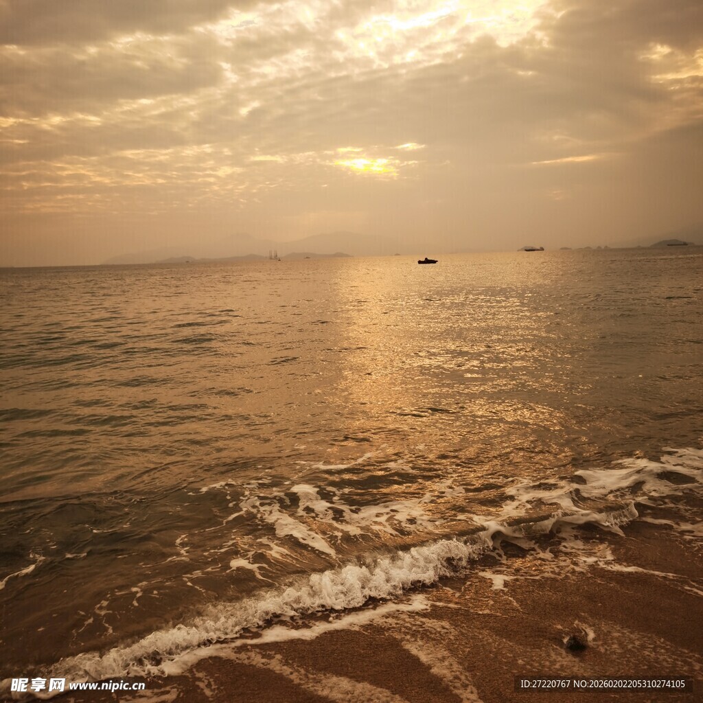 海边日落时分的美丽景象