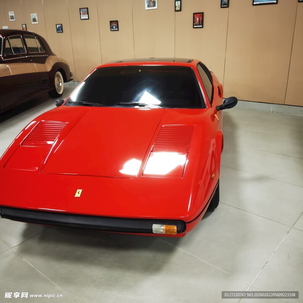 红色经典法拉利跑车展示