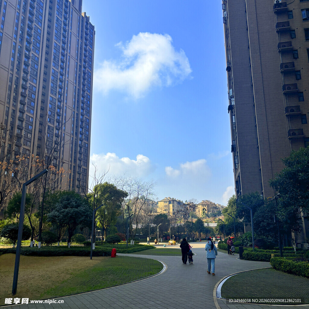 城市小区内的休闲步道景观