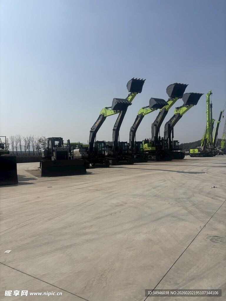 大型风机设备整齐排列