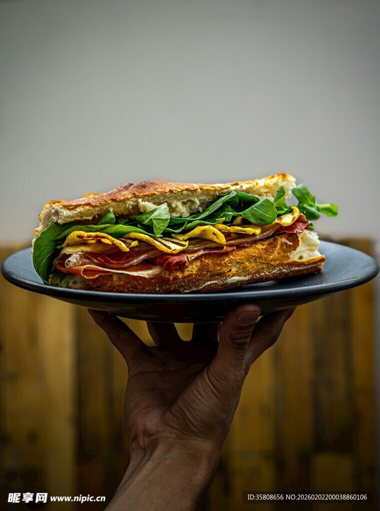 多层蔬菜三明治