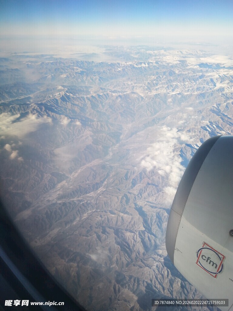 飞机窗外的壮美高空景观