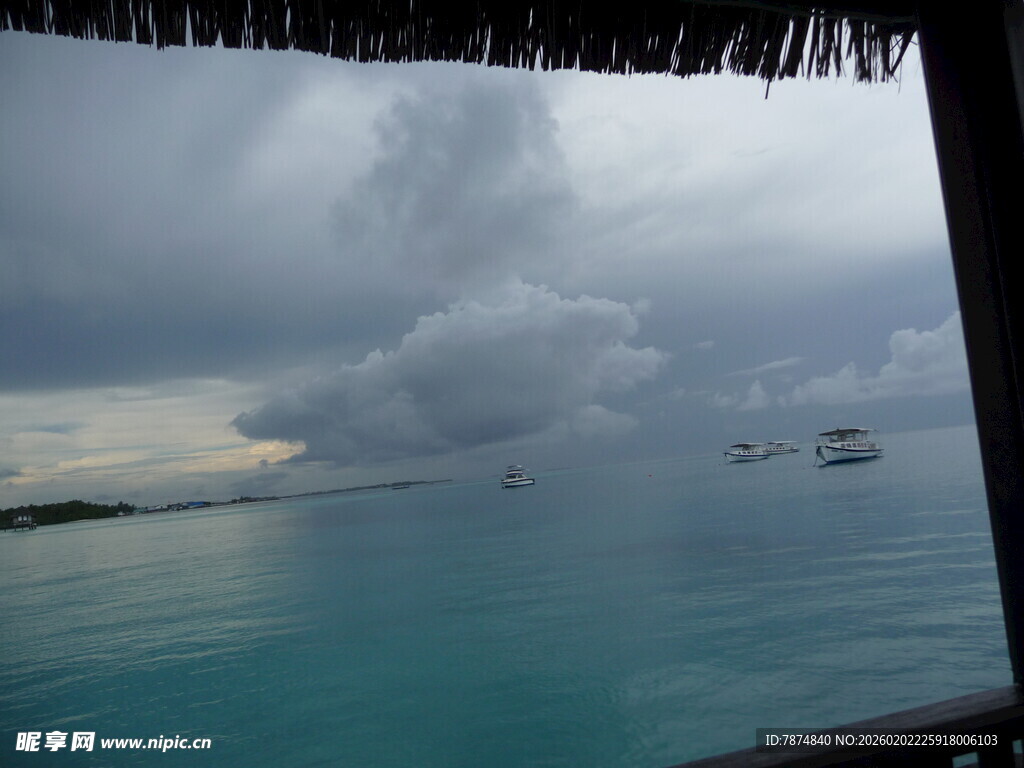 海景 透过遮阳棚望碧海云天