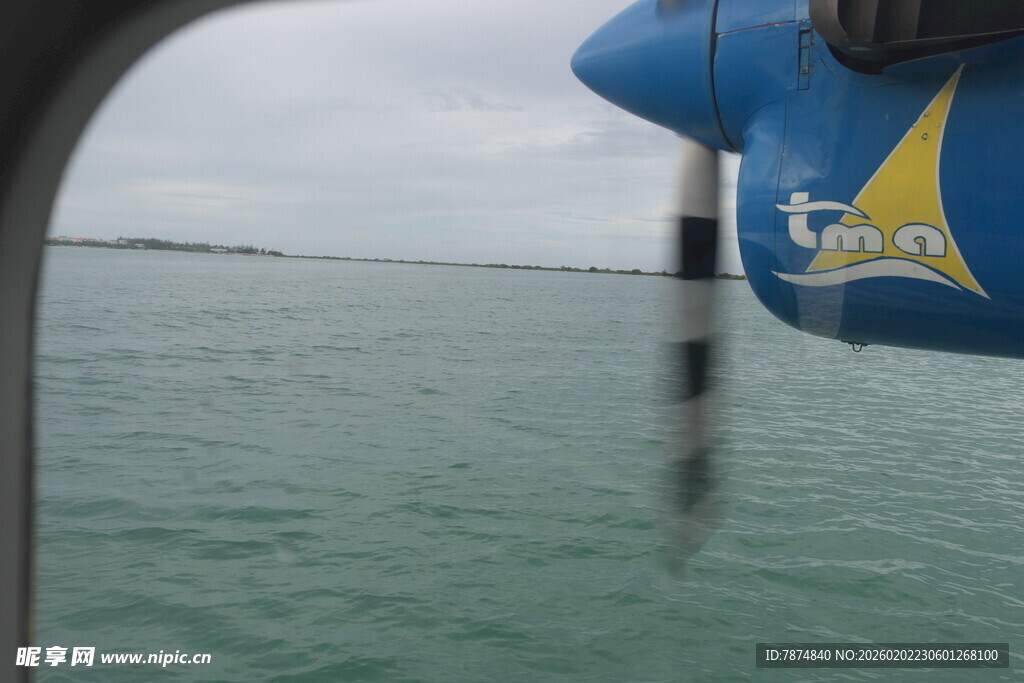 马尔代夫从飞机看海面景色