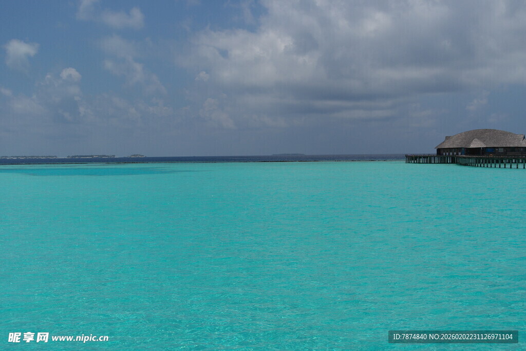 马尔代夫绝美蓝色海域风光