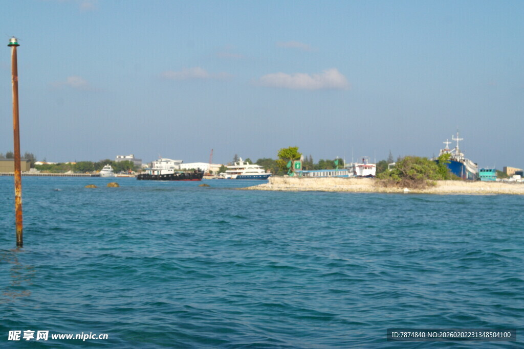 海滨风光 远处岛屿景象