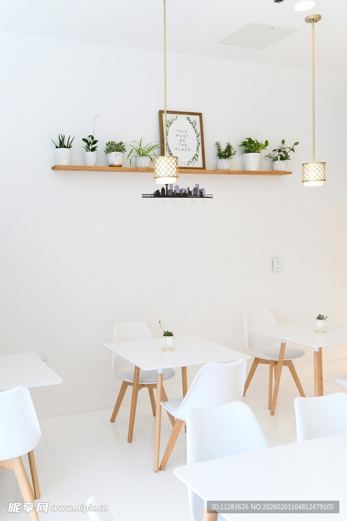 简约清新风的室内用餐空间