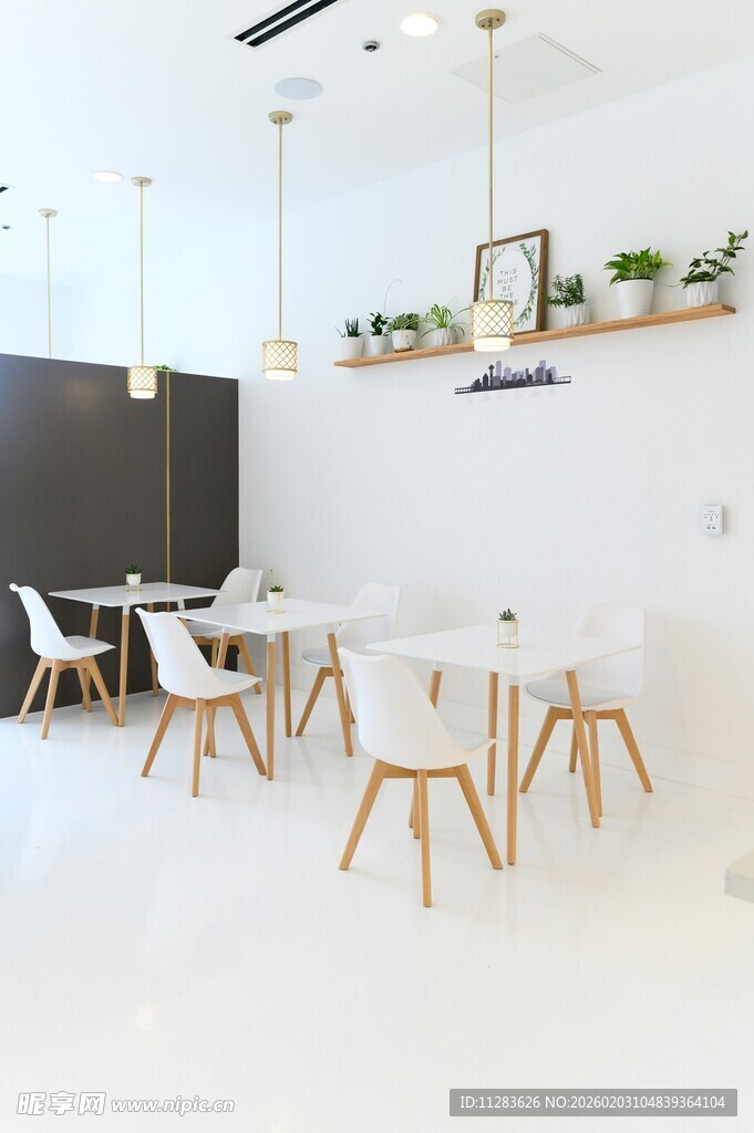 简约现代风的室内用餐空间