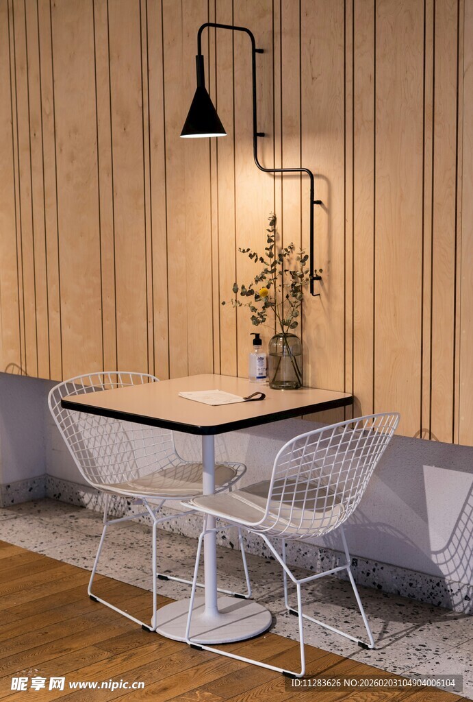 简约现代风格室内桌椅布置