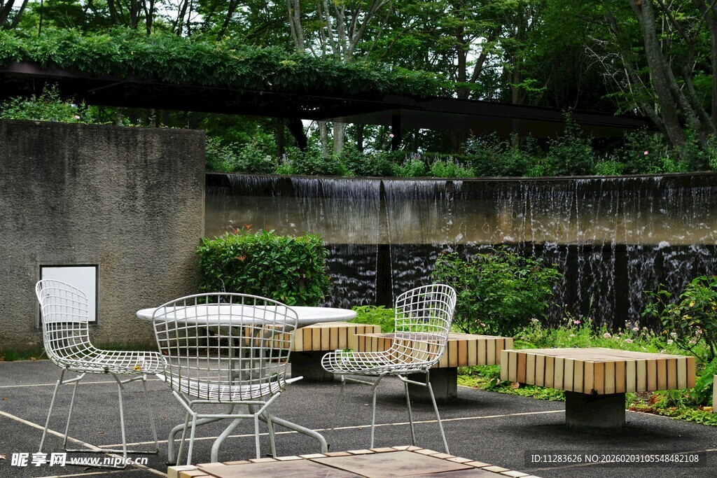 户外庭院休闲桌椅景观