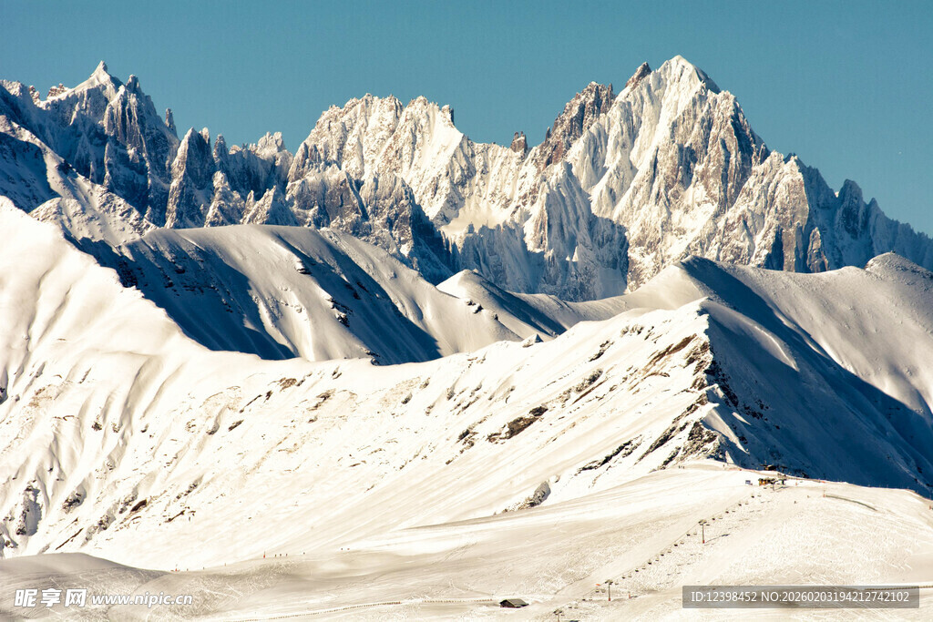 壮丽雪山景观