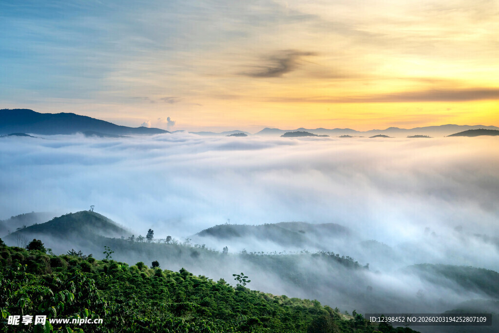 山间云海日出美景