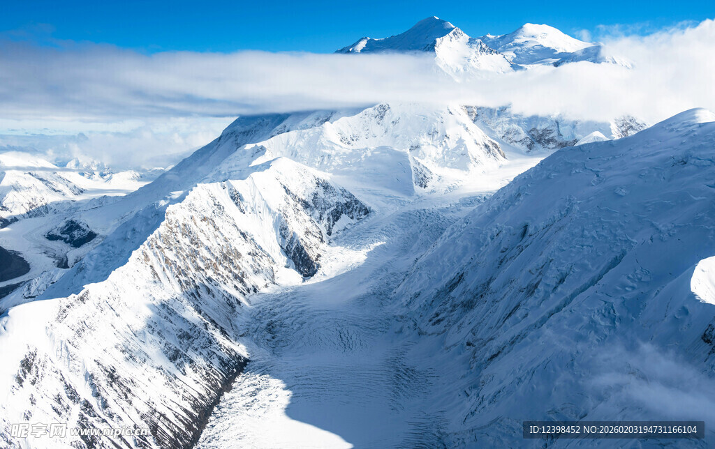 壮丽雪山景观