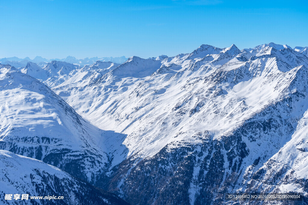 壮丽雪山景观