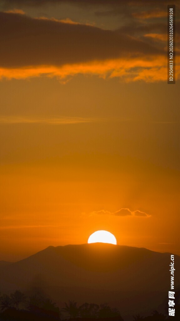 夕阳西下的壮丽天际